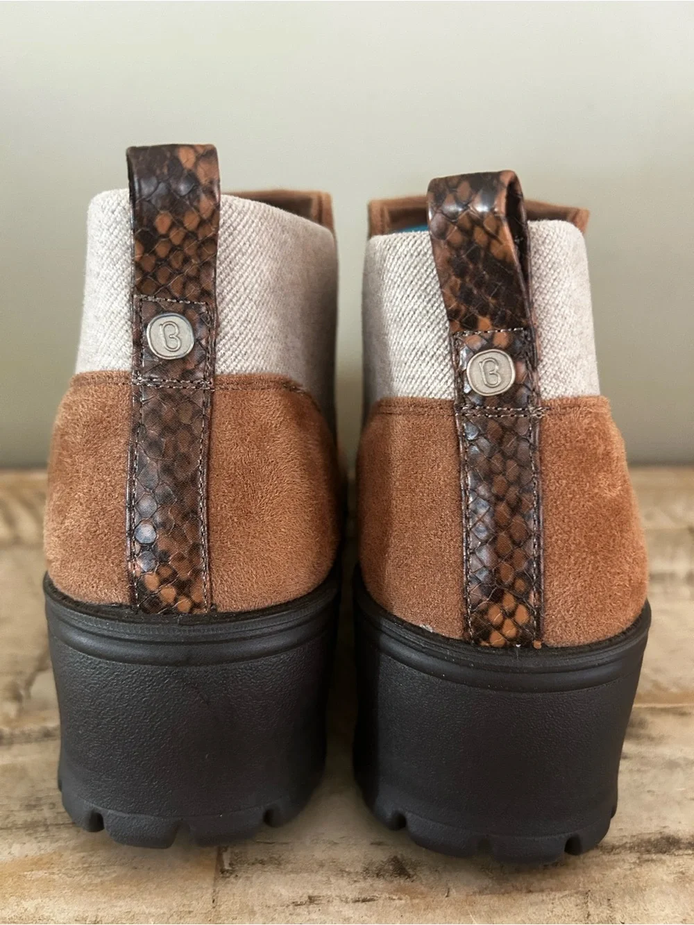 BZees Boston Women's Comfort Ankle Boots – Brown Faux Suede Wedge Booties, sz 8